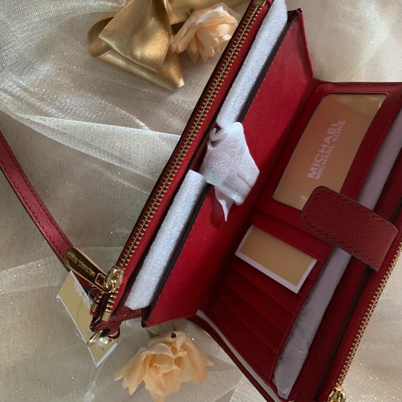 MICHAEL KORS TOTE & WRISTLET. SCARLET. NWT… - Picture 16 of 16